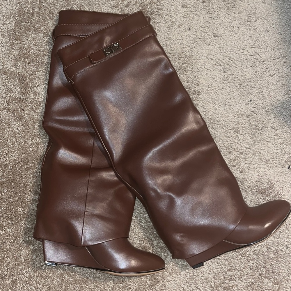 Brand new knee boots
